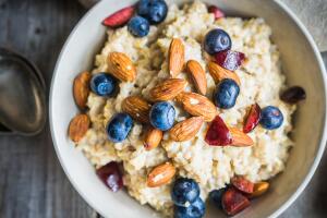 aveia-mingau-frutas-0816-1400x800.jpg
