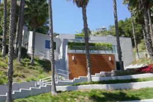 La nueva fachada de la ex mansión de Britney Spears y Brittany Murphy.jpg