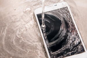 Saiba como evitar estragos quando seu smartphone sofre acidente