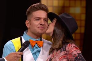 El Dasa presenta a su novia y futura madre de su hija en Mira Quién Baila.