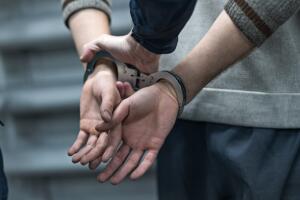 Propuesta de ley permitiría a ciudadanos realizar arrestos en casos de robo en Arizona