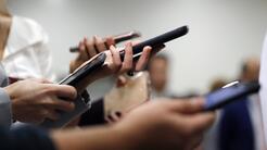 Cargar tu celular en un puerto público te pone en riesgo de virus y robo de datos