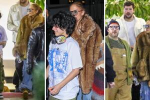 JLo también llevaba unas botas camel y un par de gafas de sol de aviador.
