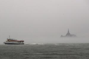 Tormenta invernal suspende el ferry en Nueva York y modifica horarios en Staten Island.
