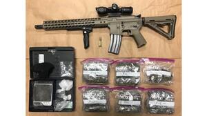 Arrestan hombre que arrolló a dos oficiales durante investigación policial