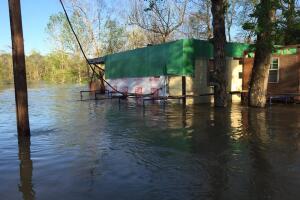 Deweyville, Texas se encuentra bajo el agua