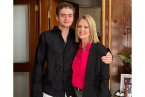 Erika Buenfil y su hijo Nicolás