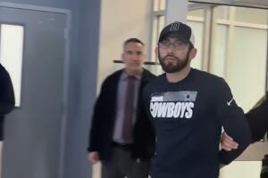 accidente Bexar County choque mujer embarazada arresto Texas semáforo rojo