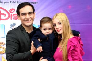 Julián Figuera e Imelda Garza-Tuñón junto a su hijo José Julián