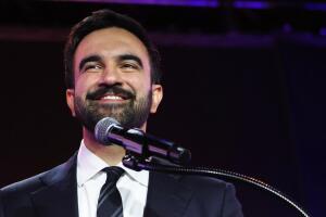 Zohran Mamdani gana la alcaldía de Nueva York haciendo historia como primer musulmán.