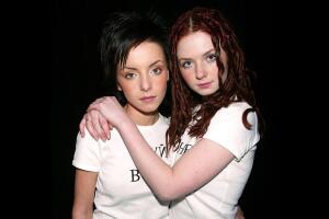 thumb t.A.T.u cantantes rusas Lena Katina y Julia Volkova.jpg