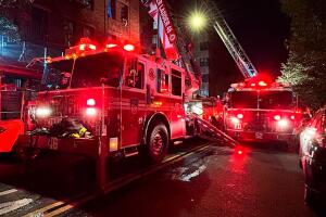 Incendio deja 12 heridos, incluidos bomberos y policías en Sunset Park, Brooklyn