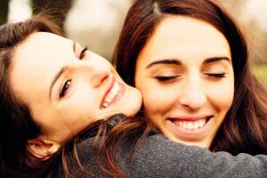 amigas-abraco.jpg
