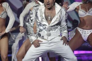 El "incalificable" estilo de Albertano para cantar y bailar 'Macumba'