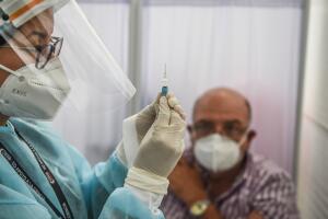 covid vaccine latinos.jpg