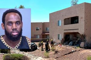 Por agredir a su novia, conductor estrella su vehículo contra apartamentos en Buckeye