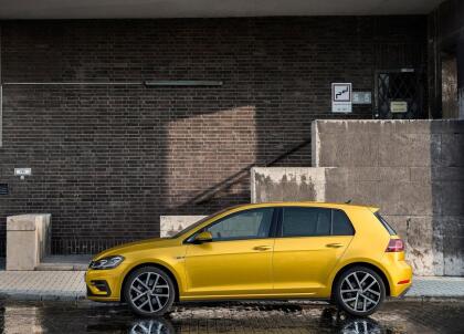 <h3 class="cms-H3-H3"><b>Volkswagen Golf</b></h3>
<br>
<br>
<b>Precio promedio:</b> 14,434 dólares
<br>
<b>Porcentaje promedio por debajo del valor de mercado: </b>12.3%
<br>
<b>Ahorro promedio:</b> 2,023 dólares