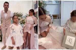 Adamari López y su hija usaron vestidos que combinaban.
