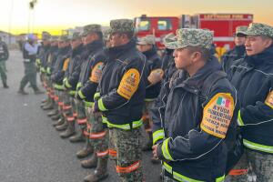 Brigada mexicana ya trabaja con autoridades de California para combatir los incendios en Los Ángeles