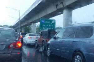 Tapones y caos en zona metro debido a lluvias
