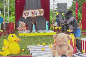 Adrián y Nuja en el desafío 'El parque' en ¿Apostarías por mí?