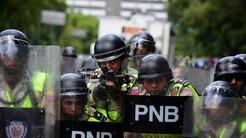 Saqueos y protestas violentas aumentan la tensión en las calles de Venezuela