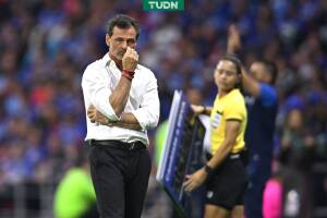 Diego Cocca observa un partido del Atlas