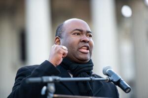El aspirante al Senador por Carolina del Sur, Jaime Harrison, durante una ceremonia el Día de Martin Luther King en Columbia.