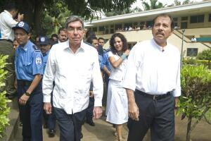 El expresidente de Nicaragua, Daniel Ortega (derecha), y el expresidente de Costa Rica, Oscar Arias (izquierda), en un acto de conmemoración en 2007 del XX Aniversario de los acuerdos de paz de Esquipulas II que pusieron fin a las guerras en Centroamérica.