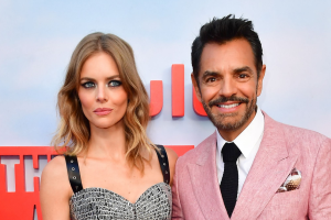 eugenio-derbez-samara-weaving.png