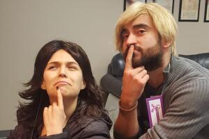 Debbie Vilchis con su primo Eduardo Alvarado.jpg