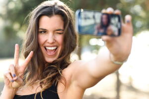 selfie-dedos-abre.jpg
