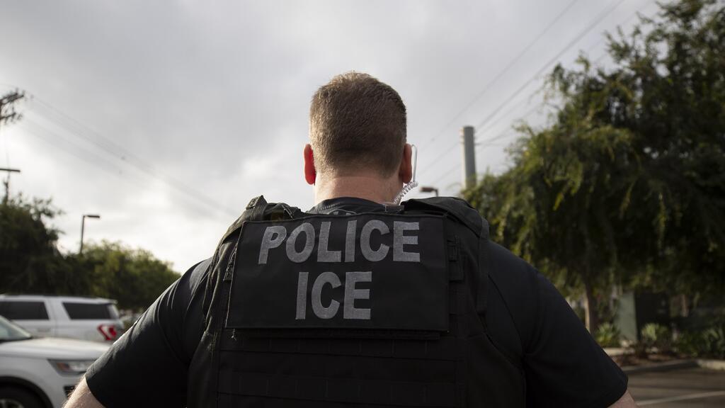 "¿Quién se lleva a una abuela?": ICE detiene a inmigrantes iraníes con décadas en EEUU como parte de la ofensiva de Trump