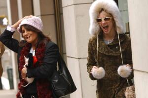 Britney Spears Buys A New Hat