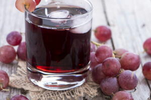 Aprenda como turbinar o suco de uva integral para garantir ainda mais saúde