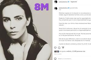 Sasha Sökol denunció a través de las redes sociales que sufrió abuso de parte del productor Luis de Llano. 