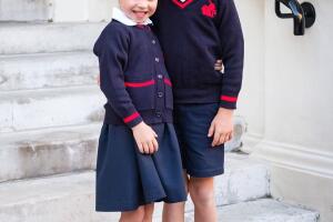 Príncipes George y Charlotte