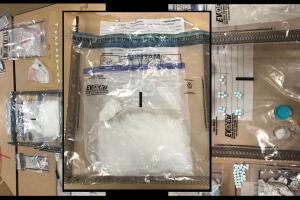 Incautan metanfetamina y pastillas de fentanilo durante una orden de allanamiento en Sierra Vista. 