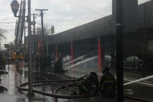 Incendio en Flea Market al oeste de Chicago