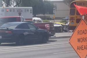 Aparatoso accidente entre ocho vehículos deja una persona sin vida en Mesa
