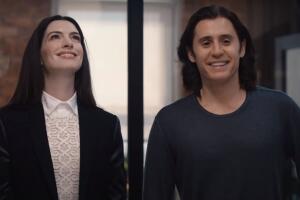 WeCrashed Apple TV Anne Hathaway y Jared Leto (1).jpg