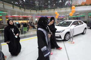 Arabia Saudita abre su primera agencia de autos para mujeres