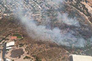 Múltiples incendios forestales ponen en riesgo a los residentes de Kearny