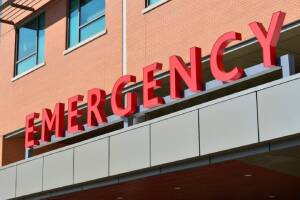 Niño de 4 años es rescatado en estado crítico de una piscina en Phoenix