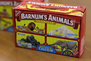 Las tradicionales galletas Barnum's Animals de Nabisco tienen más de un siglo en el mercado. Cambian su packaging tras una protesta.