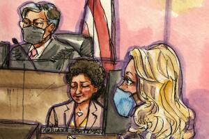 Elizabeth Holmes durante su juicio.jpg