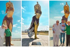 Develan estatua de Shakira en Barranquilla