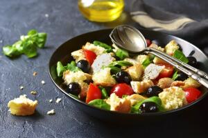 Italian salad panzanella with chicken and lamb`s lettuce.