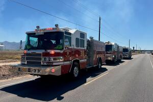 Dos niños pequeños en estado crítico tras caer a una alberca en Phoenix