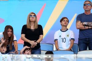 Los padres de Messi con sus nietos y Antonela Roccuzzo
